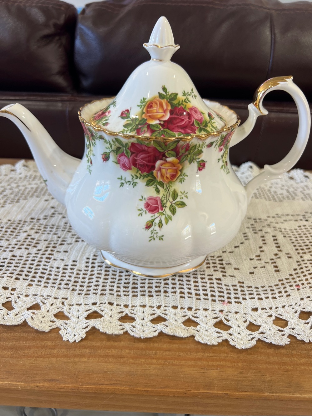 Royal Albert Old Country Roses teapot in excellent condition.